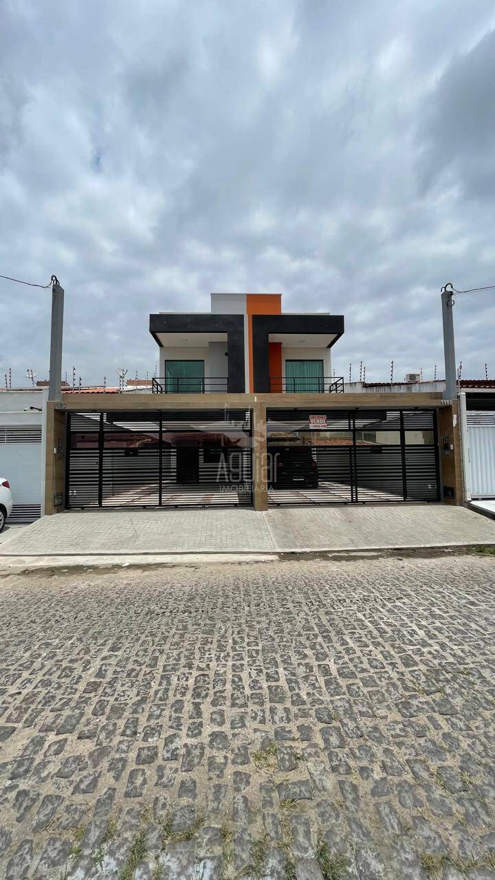 Casa à venda com 3 quartos, 132m² - Foto 1