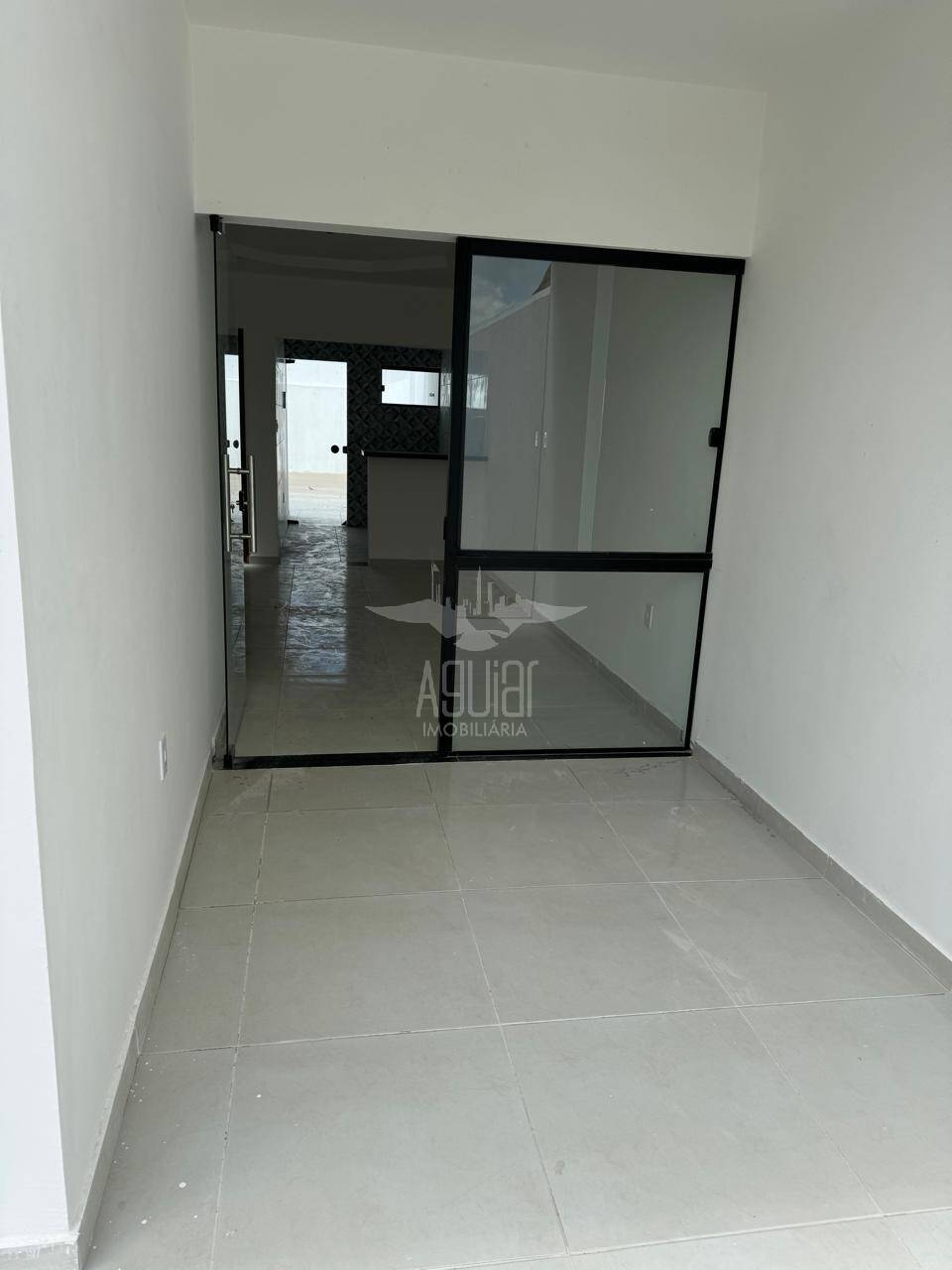 Casa à venda com 2 quartos, 59m² - Foto 2