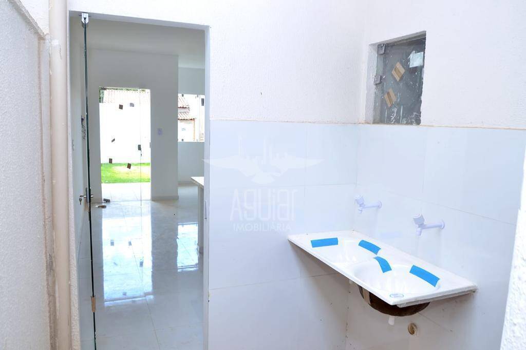 Casa à venda com 2 quartos, 70m² - Foto 12